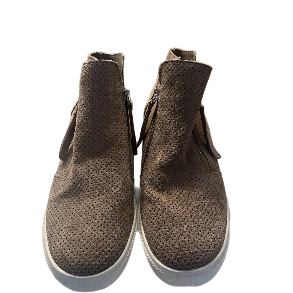 Steve Madden Women's Caliber Wedge Sneaker, Taupe Suede